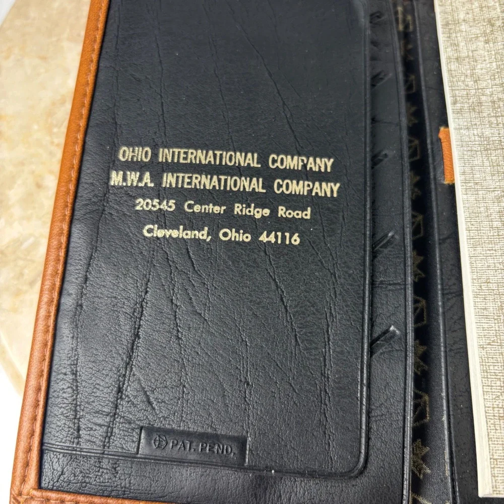 Ohio International Company Checkbook Cover OS Brown Leather‎ Vintage Bifold